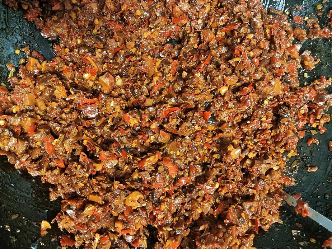 湖北南漳农家铁锅手工熬制香菇酱