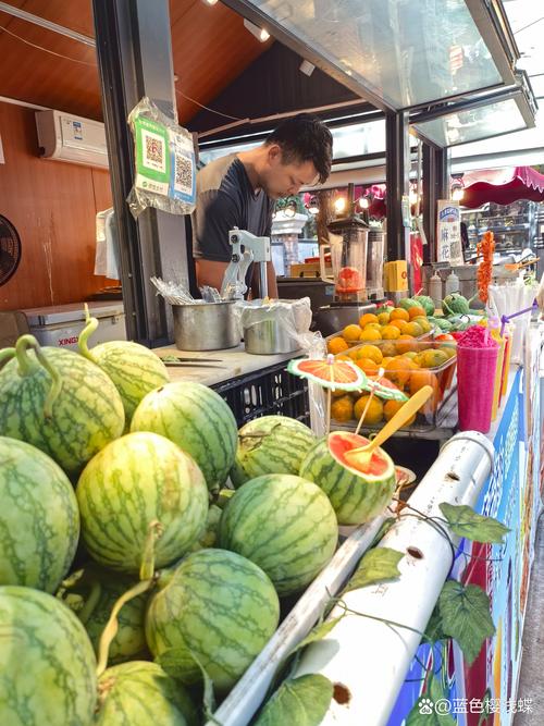曼谷街边鲜榨水果摊实拍