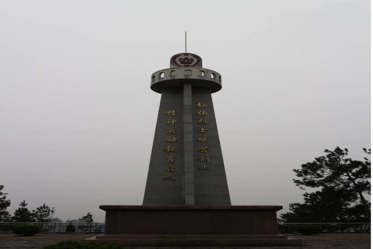 湖北南漳荆山烈士陵园纪念碑全景