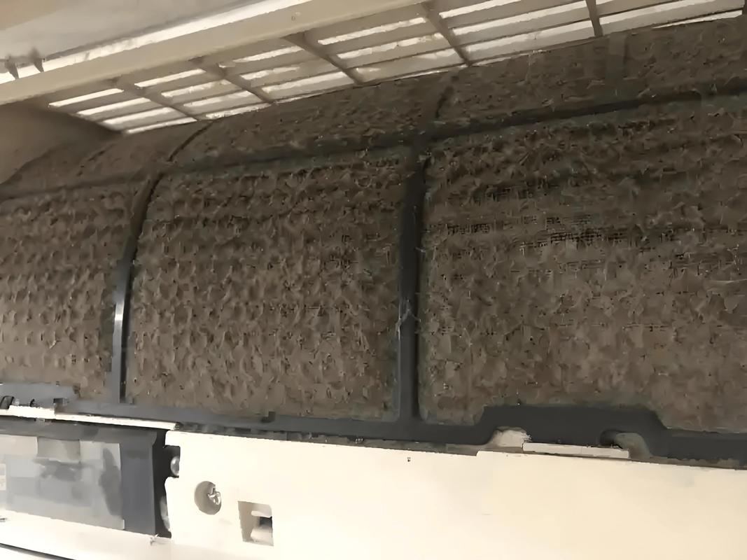 纺织车间冷风机进风滤网堵塞实拍