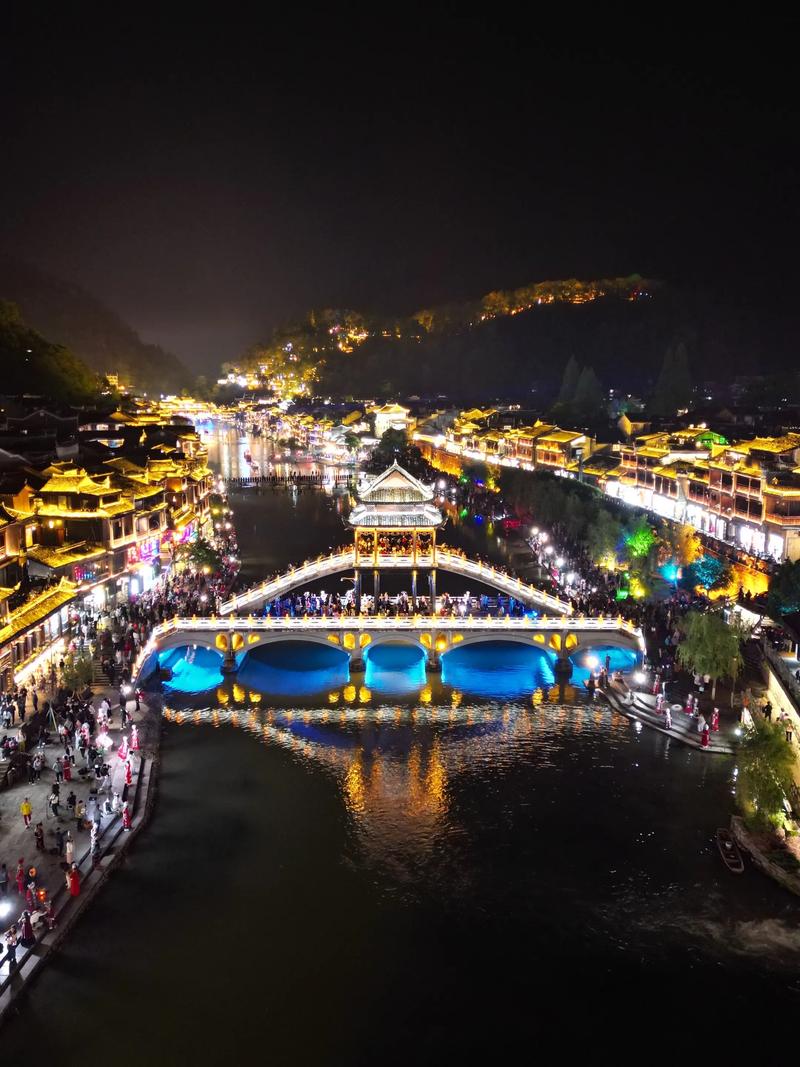 凤凰古城夜景全景