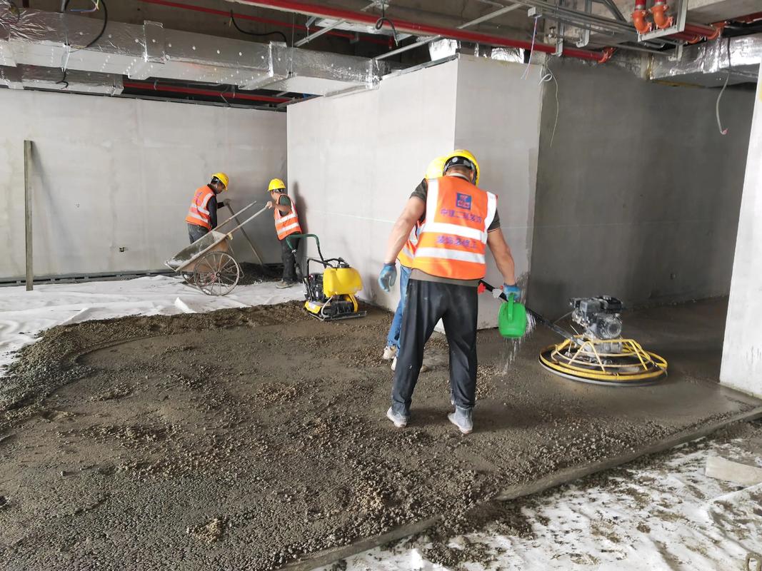 环氧地坪施工基层打磨现场图