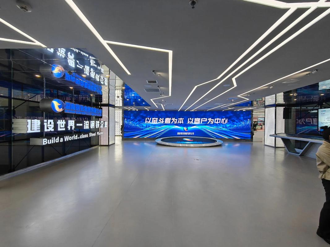 企业品牌实体建设展厅用户参观实景