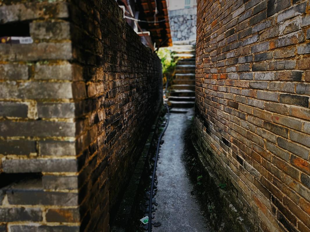 得胜沙后巷斑驳墙面