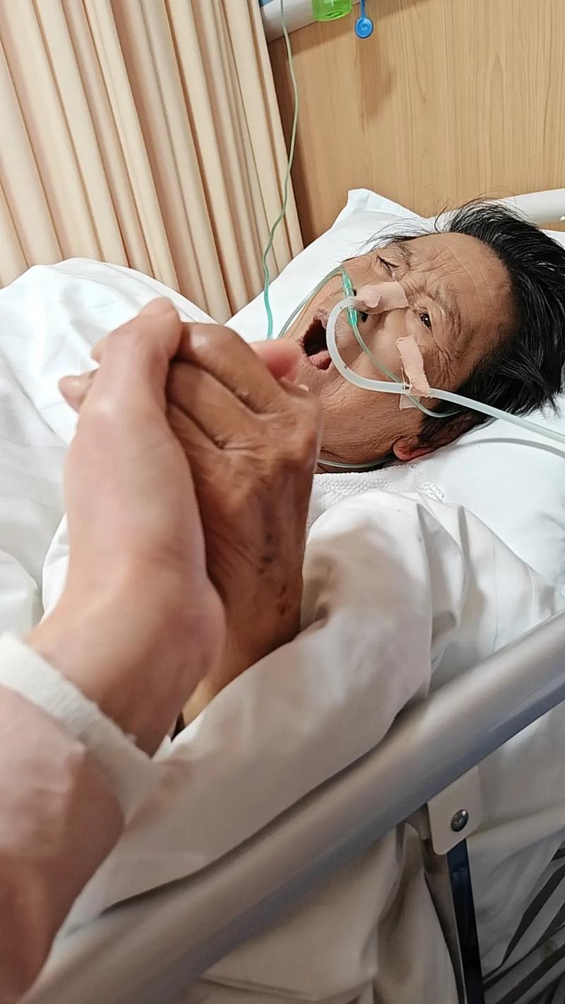 3. 我妈把我的手捏得生疼