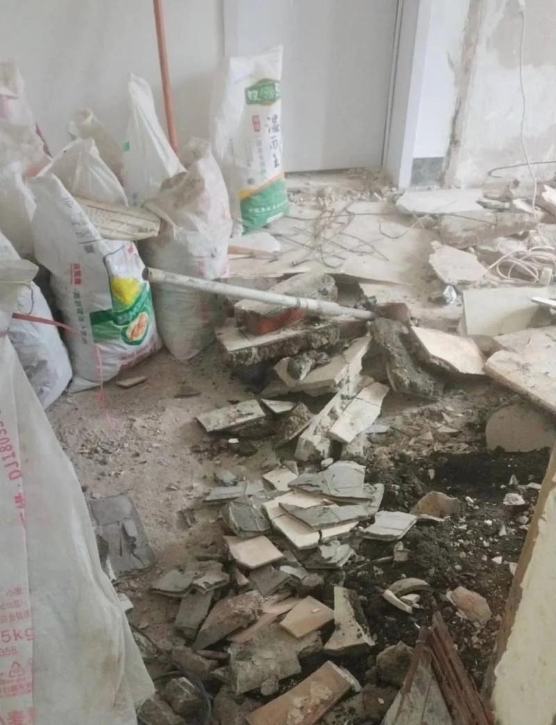 北京拆迁律师现场勘查老旧楼房