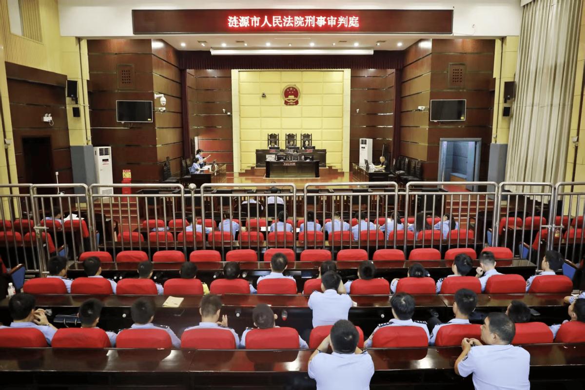 离婚诉讼中损毁夫妻共同财物的庭审现场