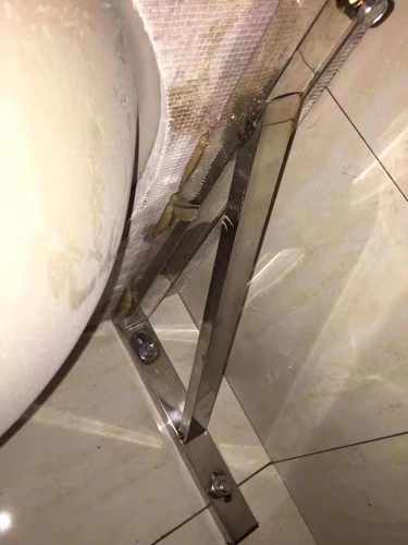 台下盆底部金属加固支架结构