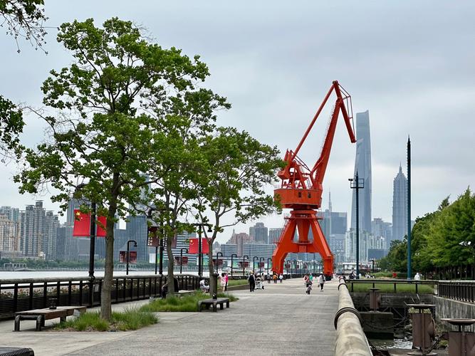 工业城市家庭周末河边慢生活探索