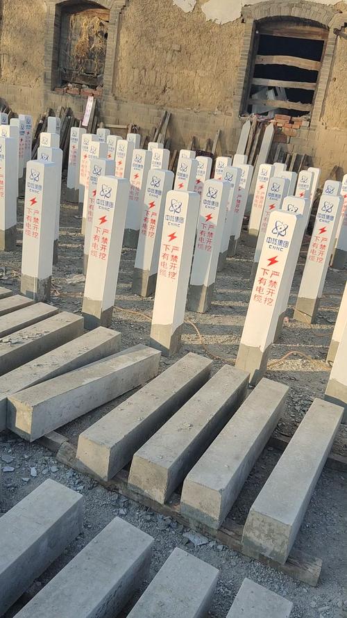 农村自建房宅基地被挪动的水泥界桩实拍