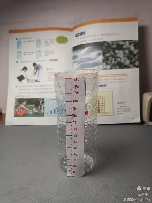 阳台户外放置自制降水量测量瓶