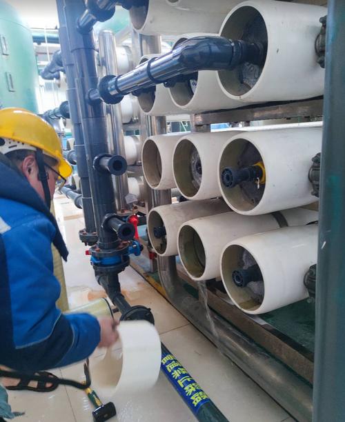 工业中水回用RO膜组件拆解清洗现场图