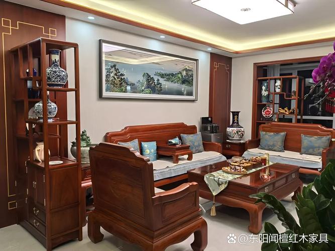 失败的新中式风格客厅 红木家具杂乱