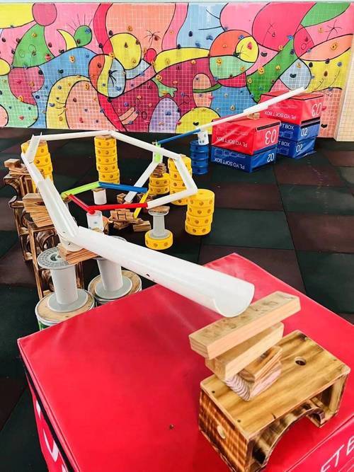 小学STEM课程斜面应用搭建活动实拍