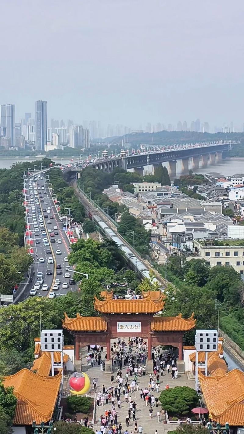 武汉黄鹤楼顶层俯瞰长江武汉长江大桥