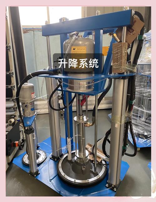 配备伺服电机和蓄能器的节能型切胶机