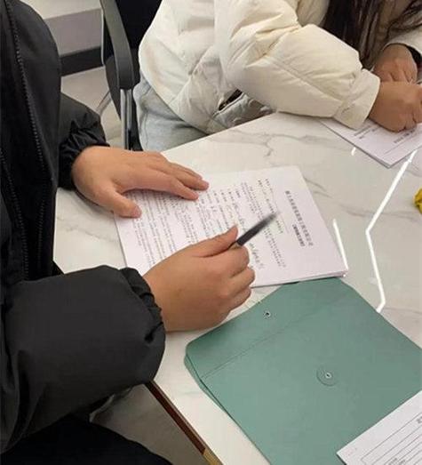 企业试用期劳动合同签订现场