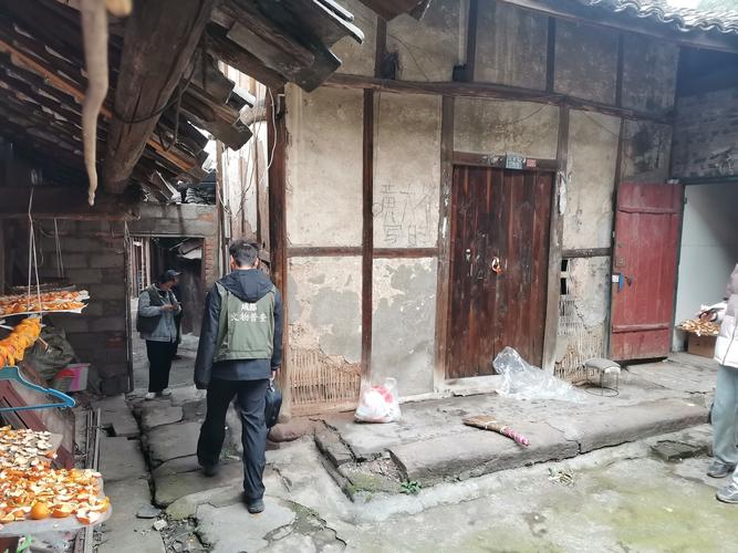 文物部门工作人员排查文保民居现场照片
