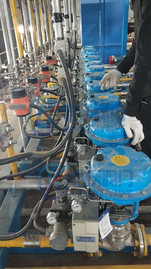 工厂流水线气动阀安装实拍图
