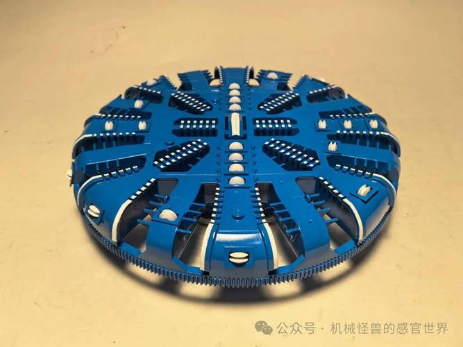 工程师在VR环境中协同评审盾构机刀盘模型