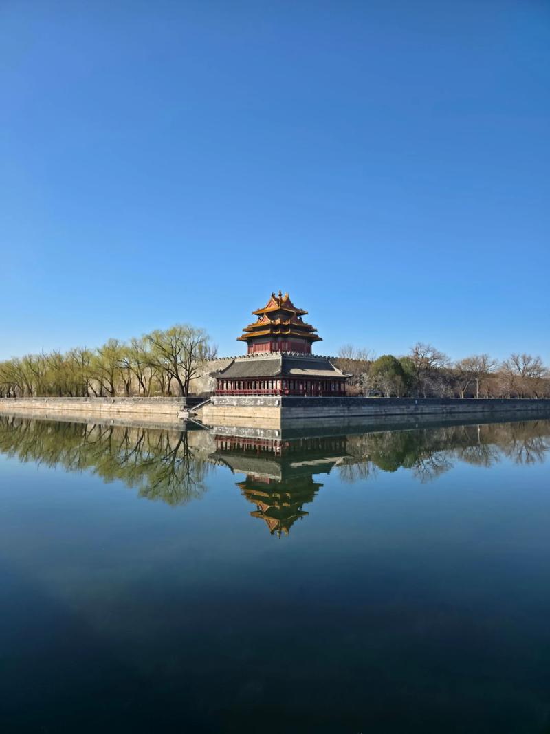 故宫筒子河柳树倒影