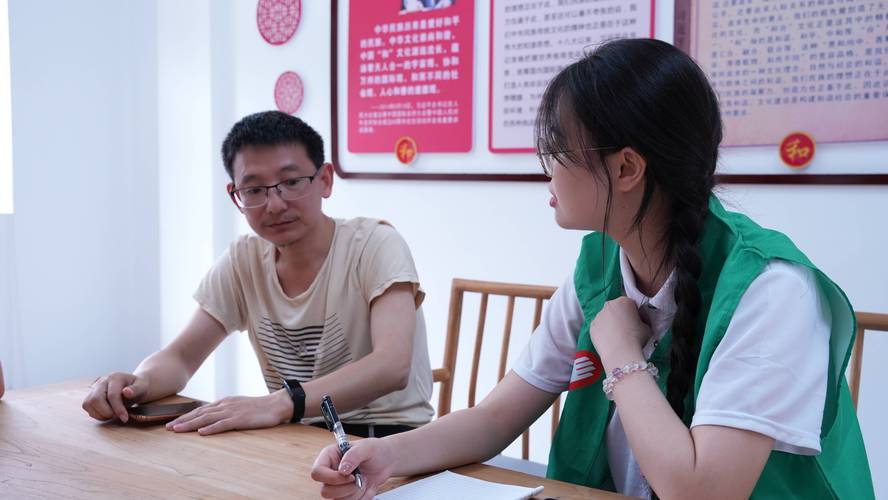 责任督学与学生交谈调查照片