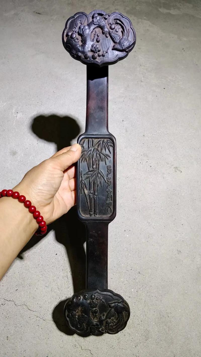 缺角的老木头如意特写 婚俗传承