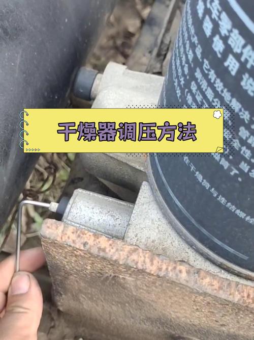 扭力扳手拧汽车空调干燥瓶压力开关操作实拍