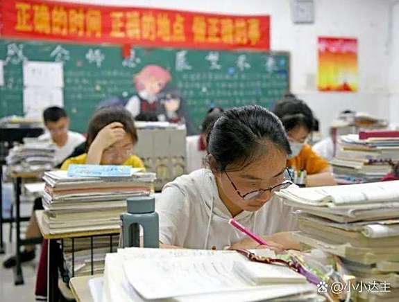 应届毕业生在家投简历被家长念叨的日常场景