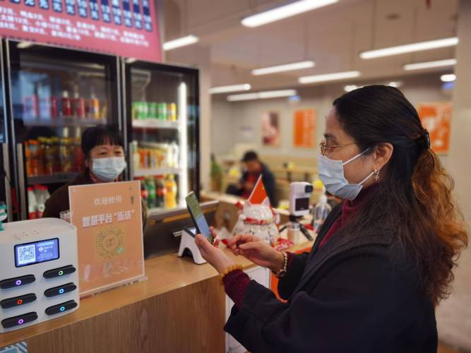 南京老门东街边商家收银台扫码点单场景