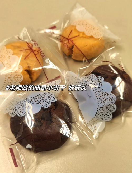 教师办公室窗台上放的给学生留的豆沙包