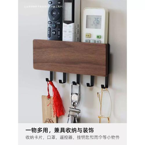 入户玄关门后掉落的粘钩钥匙收纳实景