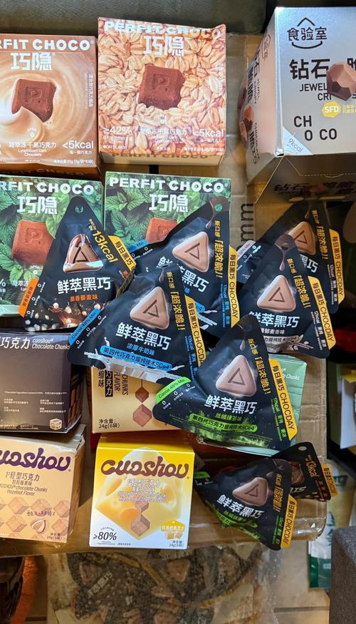 堆满黑巧功能饮料的儿童考试加油包实拍