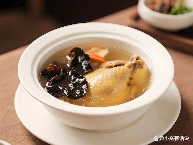 岩耳炖土鸡特写