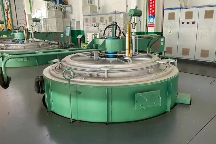 工业井式渗氮炉生产现场图