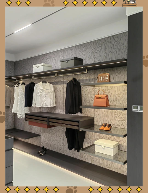 极简出租屋开放式衣柜实景