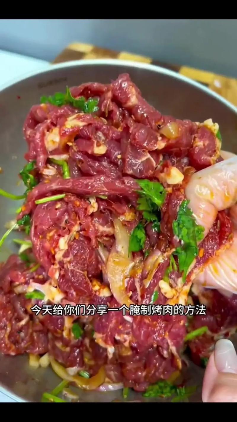 家庭烧烤腌制牛肉抓揉手法细节图