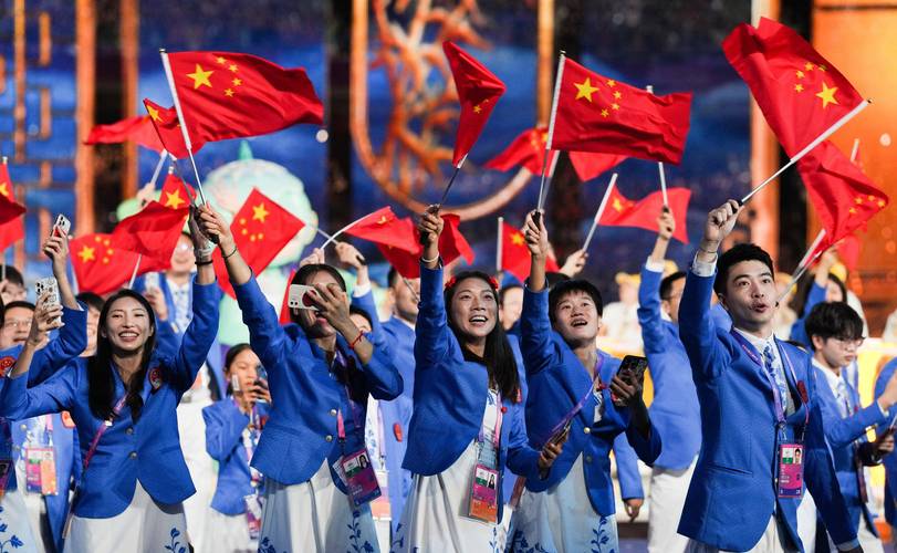 杭州亚运会电竞项目颁奖升国旗现场