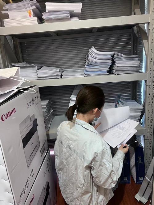 机械加工车间噪声岗位员工职业健康体检档案整理现场