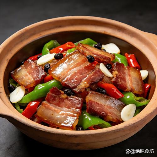 南漳农家灶屋烟熏腊肉炒青蒜