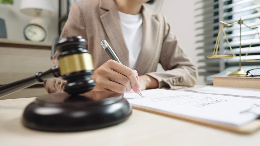 上海离婚律所委托合同签署场景实拍