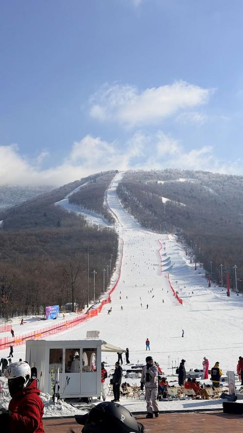 吉林北大湖滑雪场晴天雪道远景