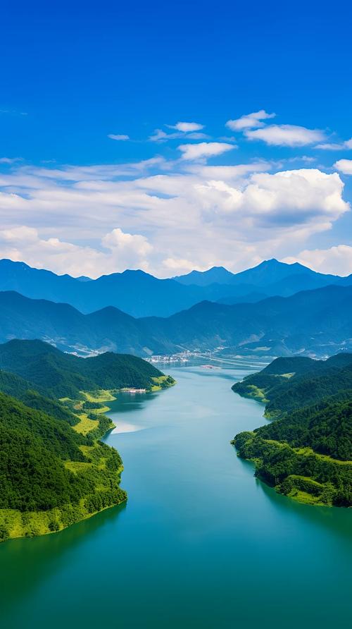 湖北南漳荆山天池夏季高山蓝湖全景