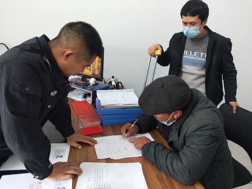 社区人民调解室当事人签字按手印场景