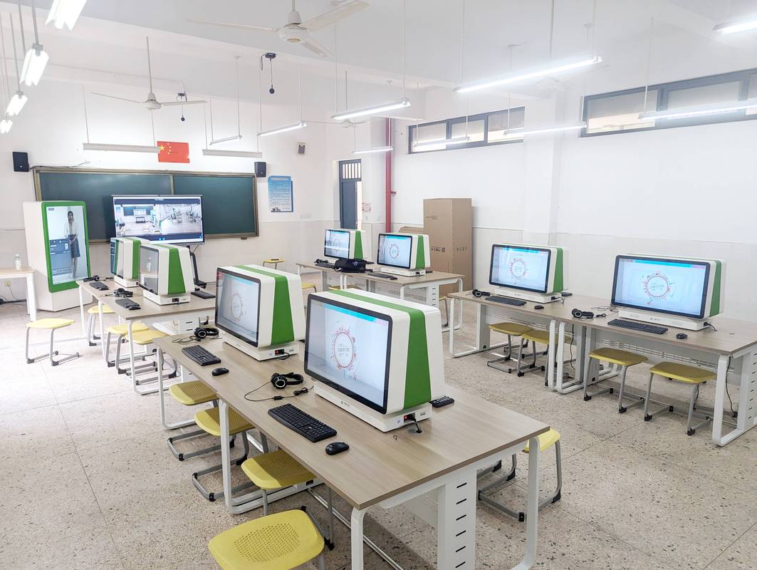 中小学人工智能展示课闲置机房