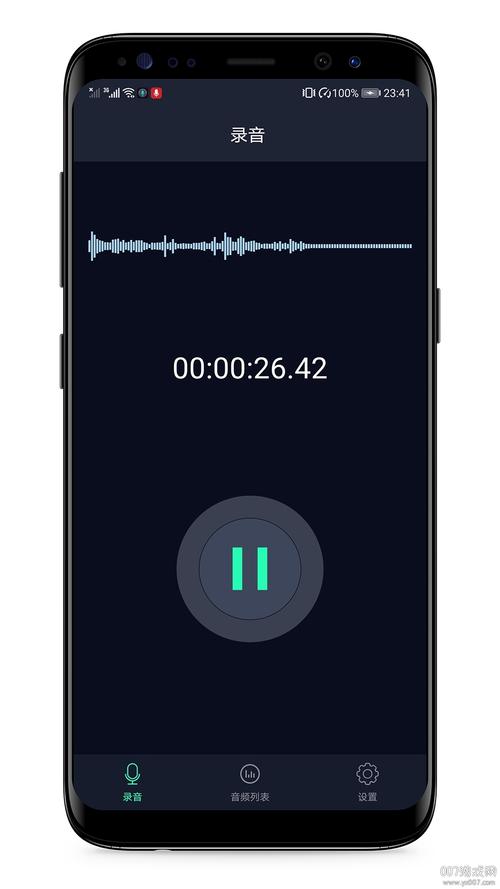 儿童录音设备与手机语音备忘录应用界面