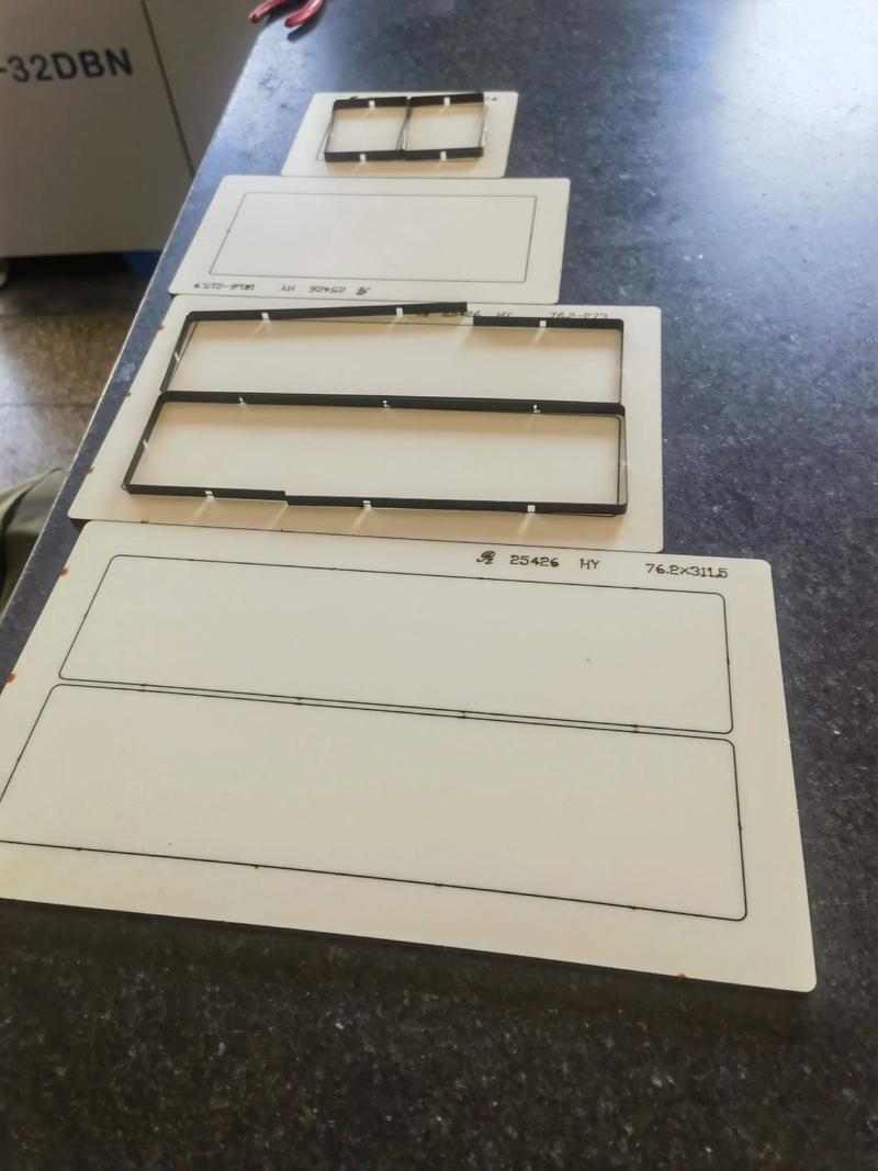 机械加工车间刀具断裂分析板上贴满便签