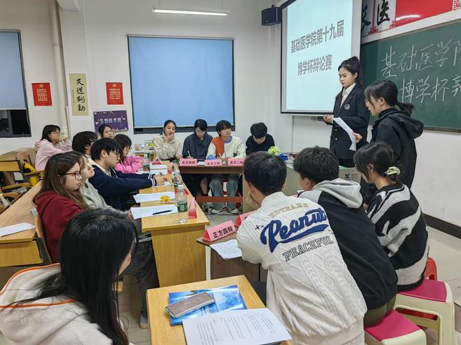 学生分组理性辩论赛现场