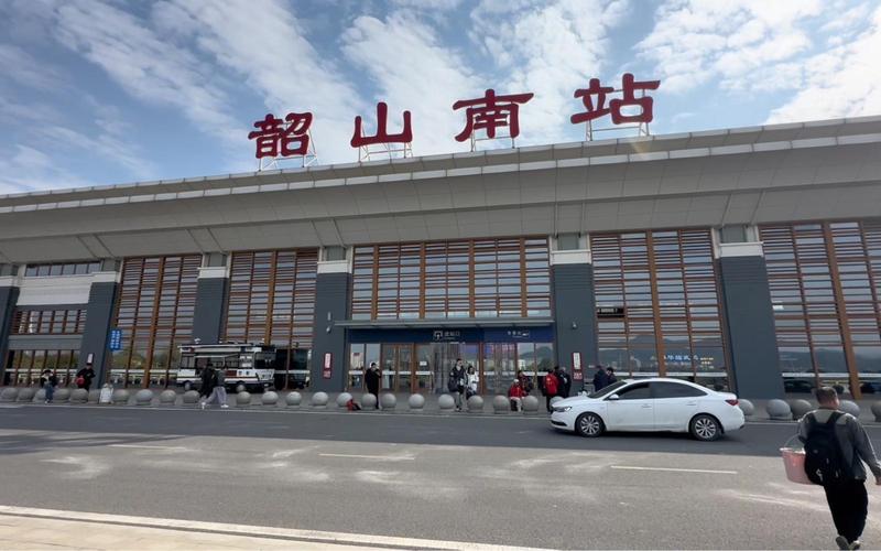 韶山高铁南站出站口