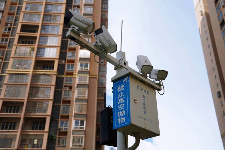 高空抛物监控摄像头抓拍画面